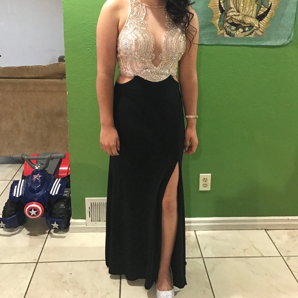 Prom dress - Picture 2 of 8